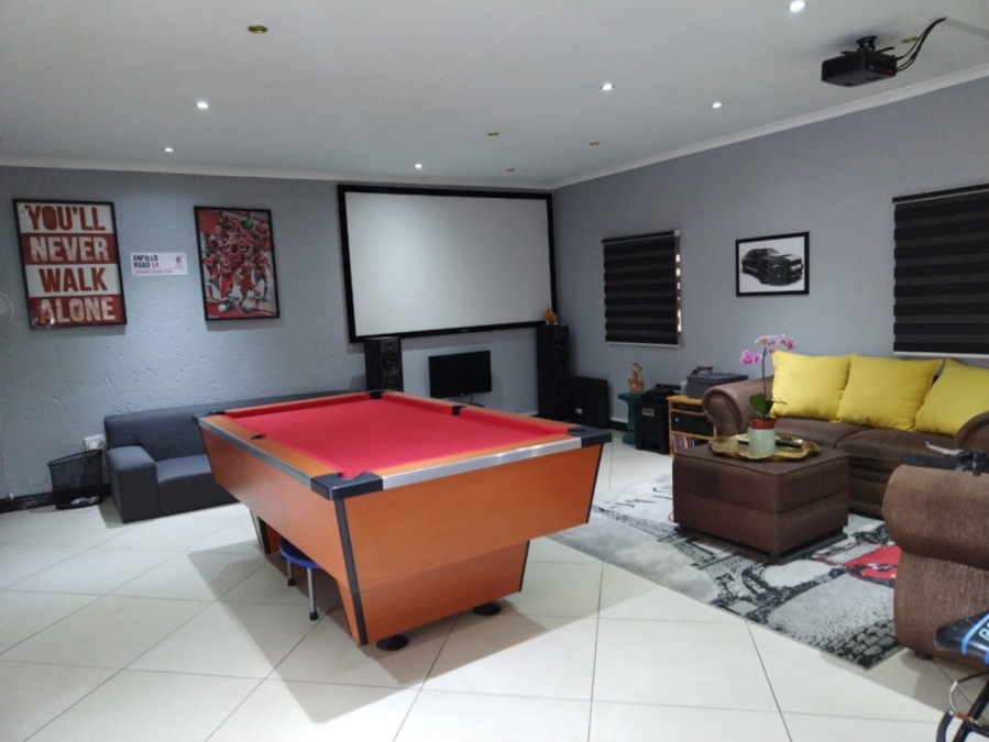 4 Bedroom Property for Sale in Sonneveld Gauteng