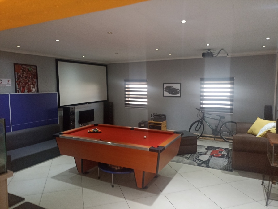 4 Bedroom Property for Sale in Sonneveld Gauteng