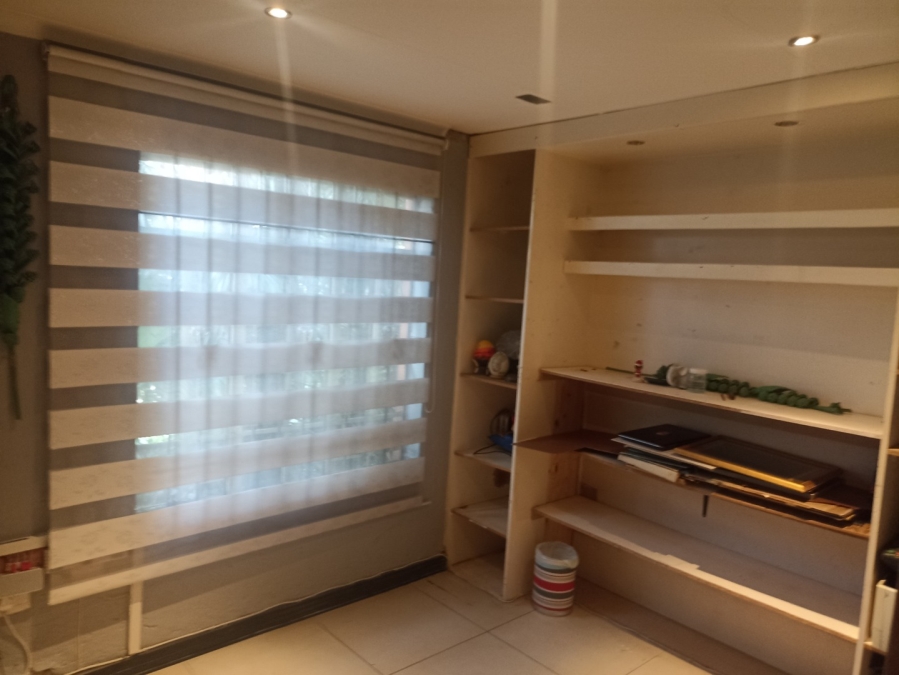 4 Bedroom Property for Sale in Sonneveld Gauteng