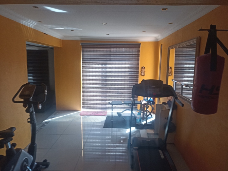 4 Bedroom Property for Sale in Sonneveld Gauteng