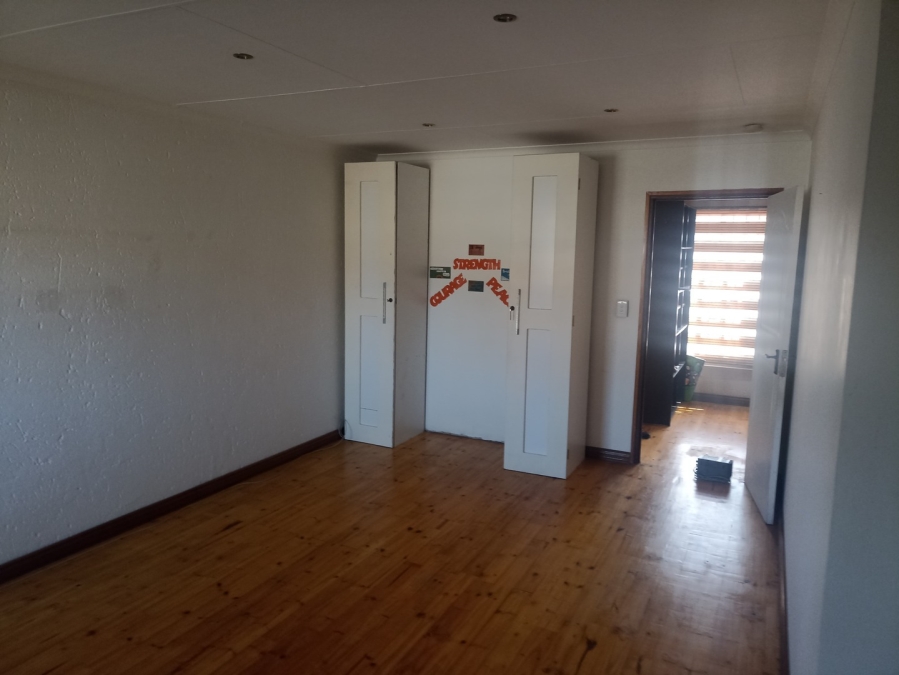 4 Bedroom Property for Sale in Sonneveld Gauteng