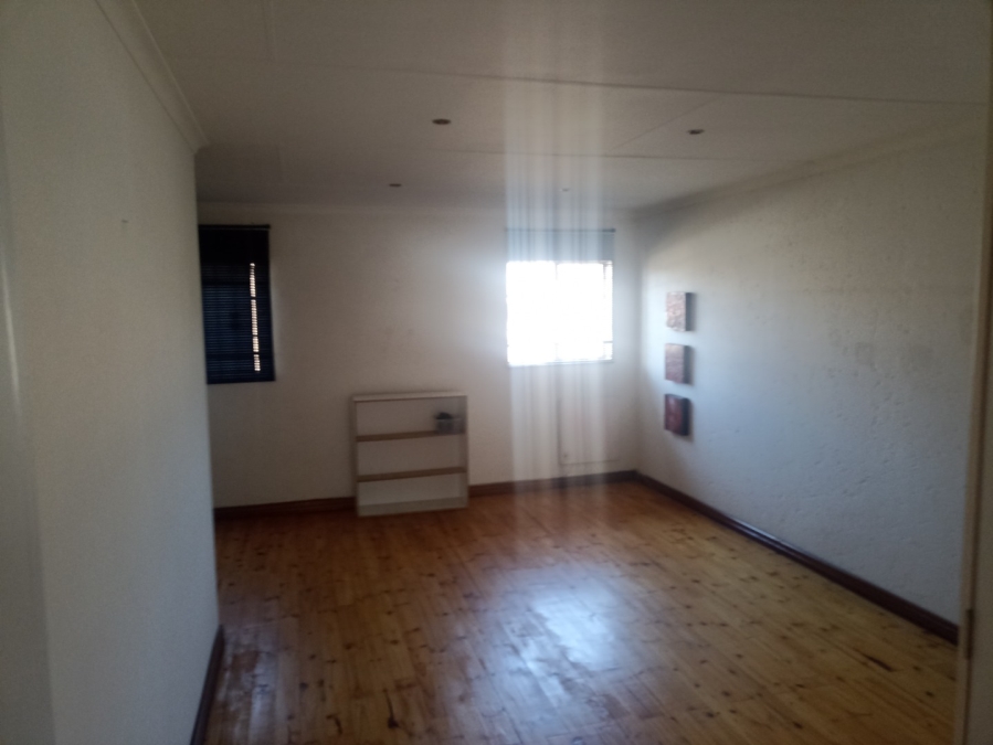 4 Bedroom Property for Sale in Sonneveld Gauteng