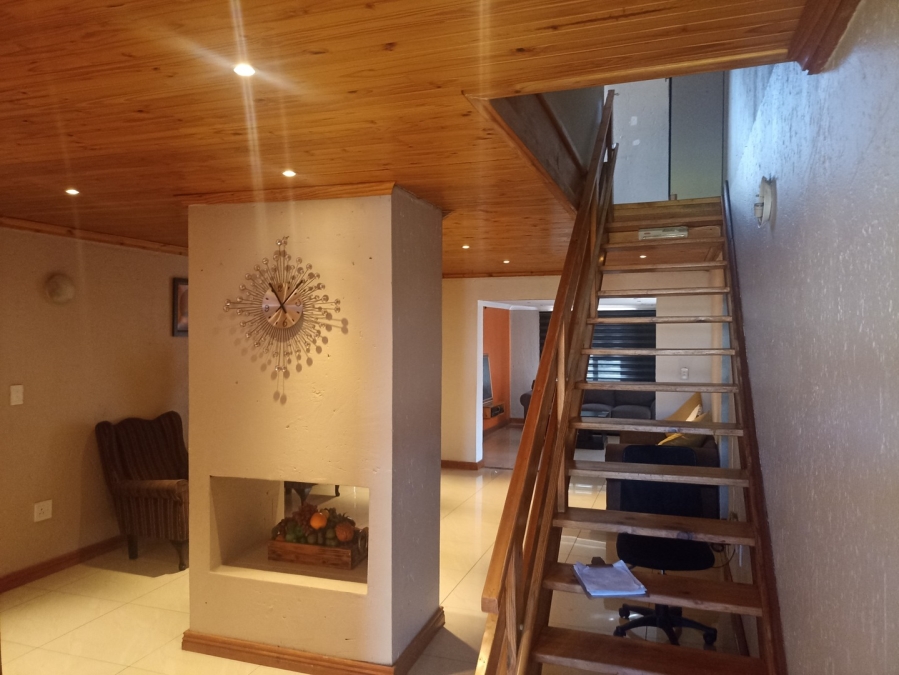 4 Bedroom Property for Sale in Sonneveld Gauteng