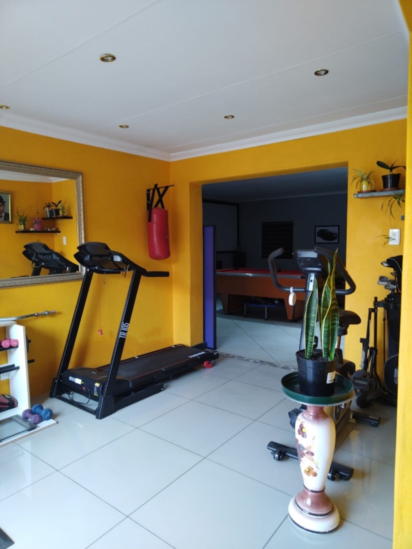 4 Bedroom Property for Sale in Sonneveld Gauteng