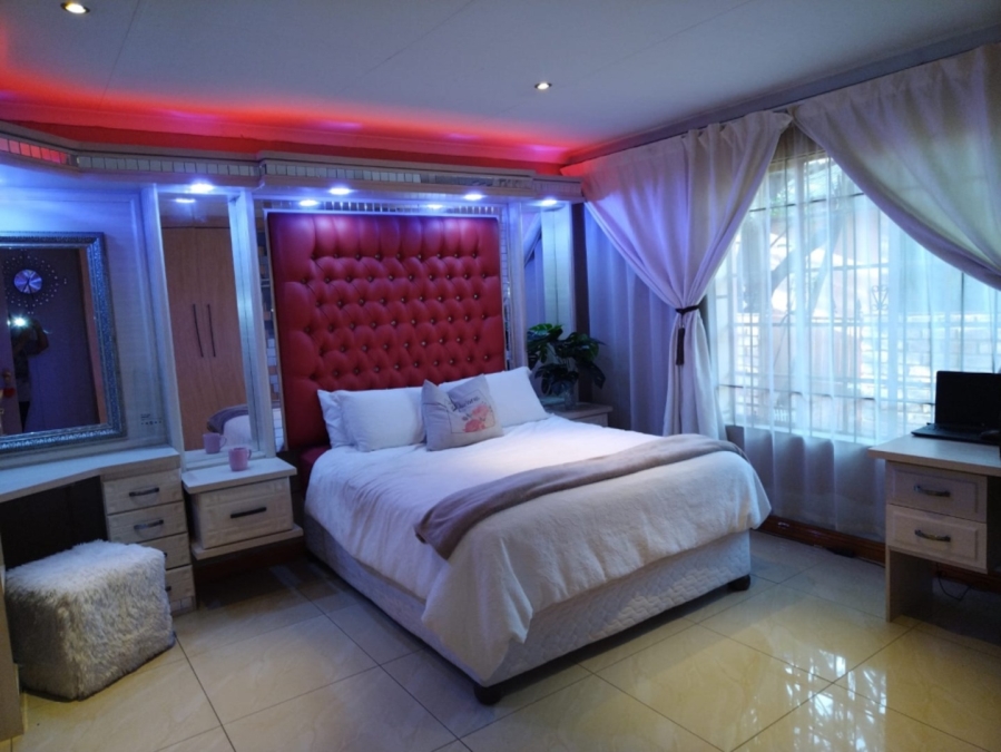 4 Bedroom Property for Sale in Sonneveld Gauteng