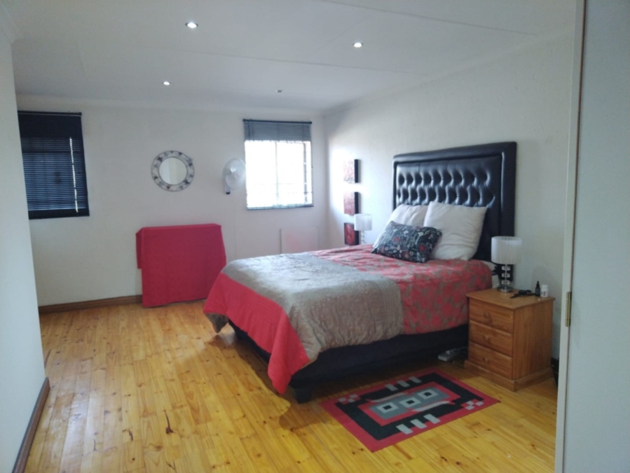 4 Bedroom Property for Sale in Sonneveld Gauteng