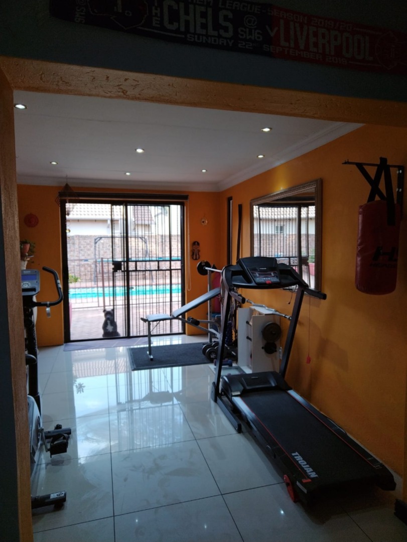 4 Bedroom Property for Sale in Sonneveld Gauteng