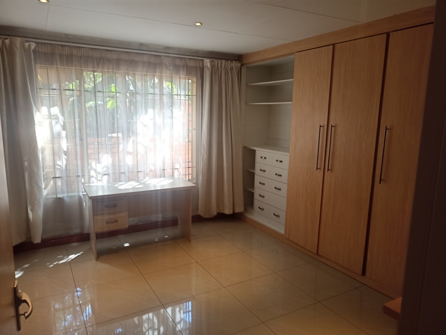 4 Bedroom Property for Sale in Sonneveld Gauteng