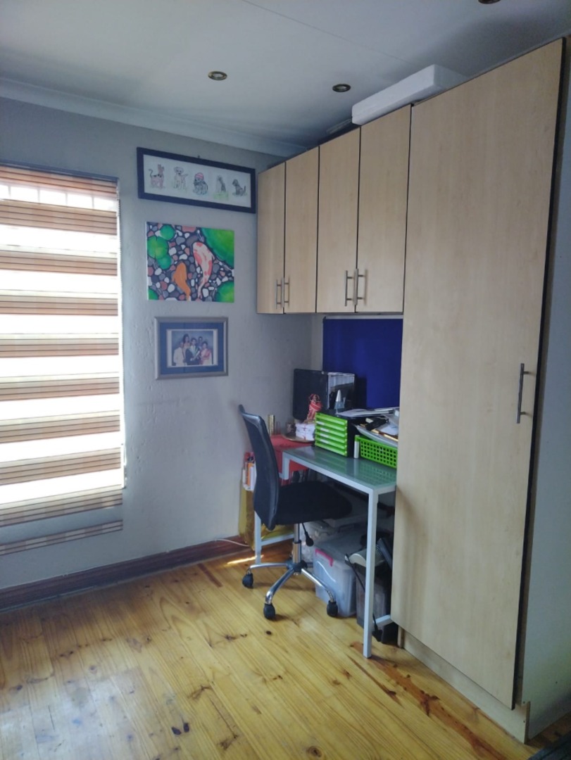 4 Bedroom Property for Sale in Sonneveld Gauteng