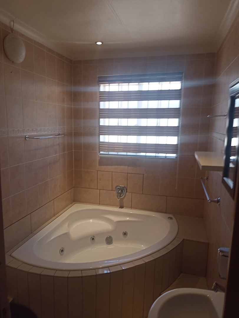 4 Bedroom Property for Sale in Sonneveld Gauteng