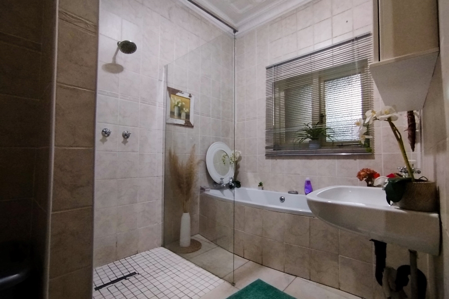 4 Bedroom Property for Sale in The Hill Gauteng