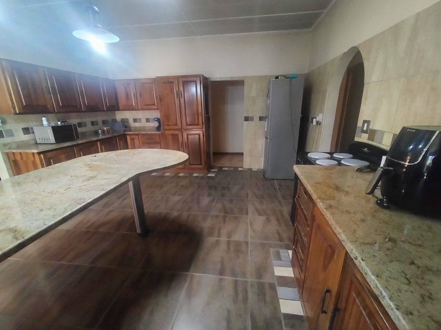 6 Bedroom Property for Sale in Pretoria North Gauteng