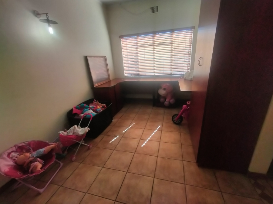6 Bedroom Property for Sale in Pretoria North Gauteng