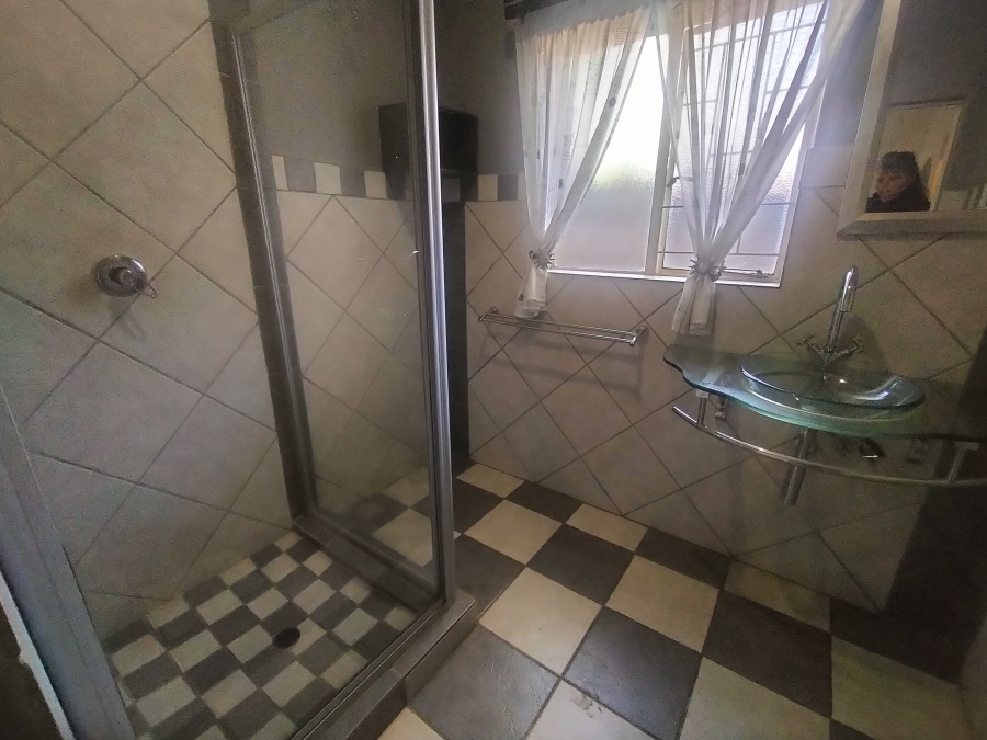 6 Bedroom Property for Sale in Pretoria North Gauteng