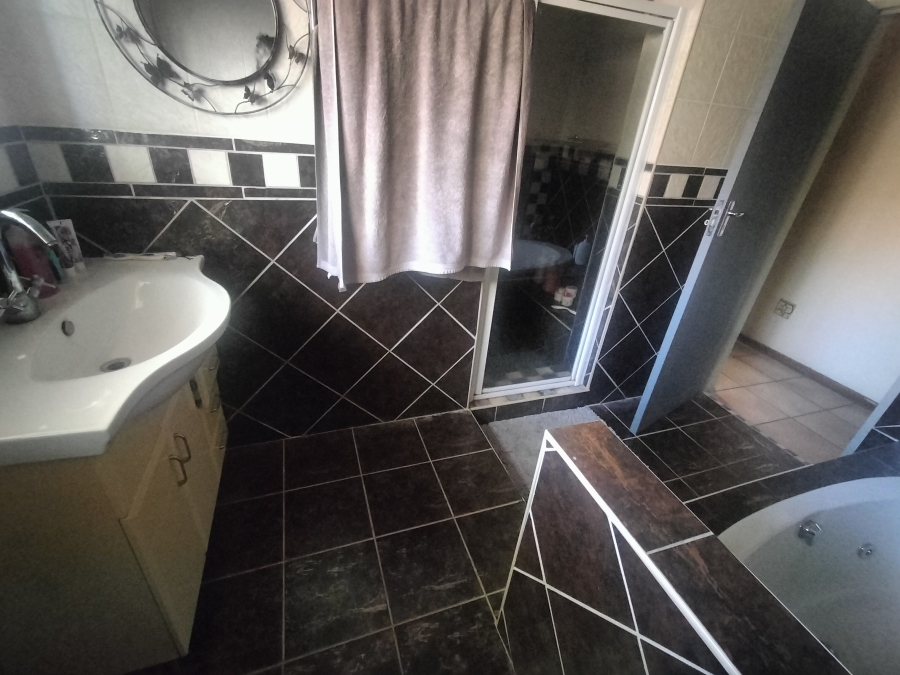 6 Bedroom Property for Sale in Pretoria North Gauteng