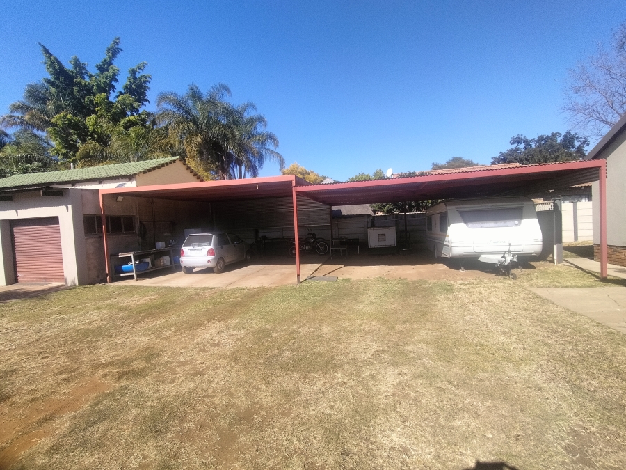 6 Bedroom Property for Sale in Pretoria North Gauteng