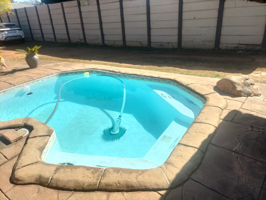 6 Bedroom Property for Sale in Pretoria North Gauteng