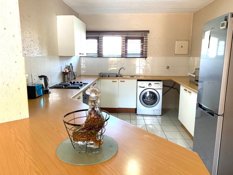 To Let 2 Bedroom Property for Rent in Sandown Gauteng