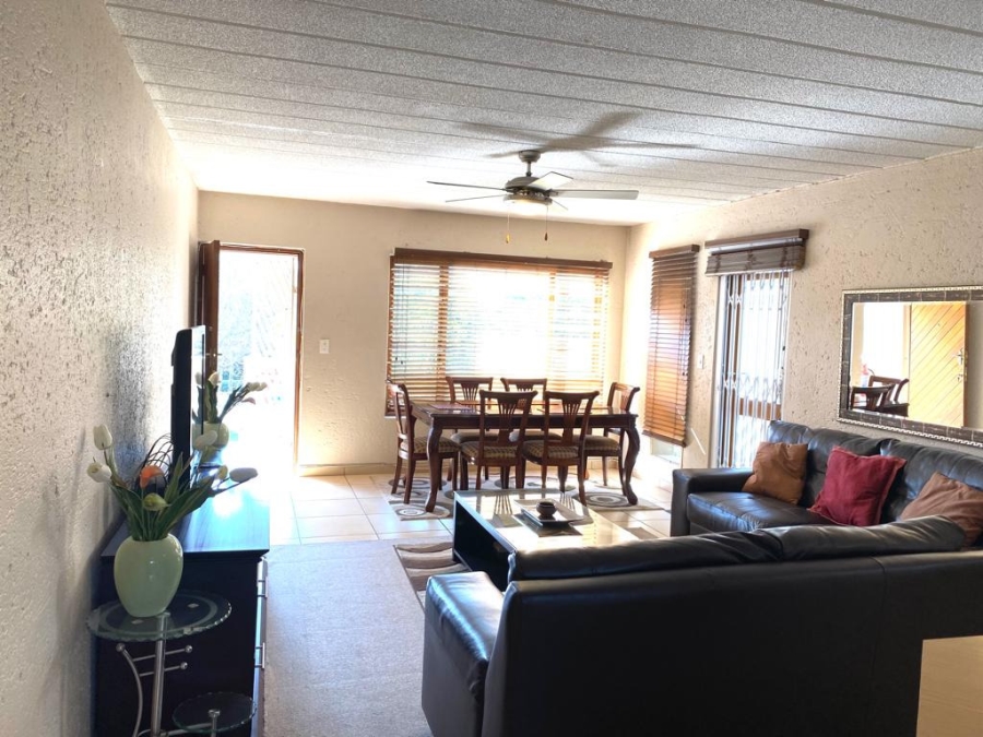 To Let 2 Bedroom Property for Rent in Sandown Gauteng