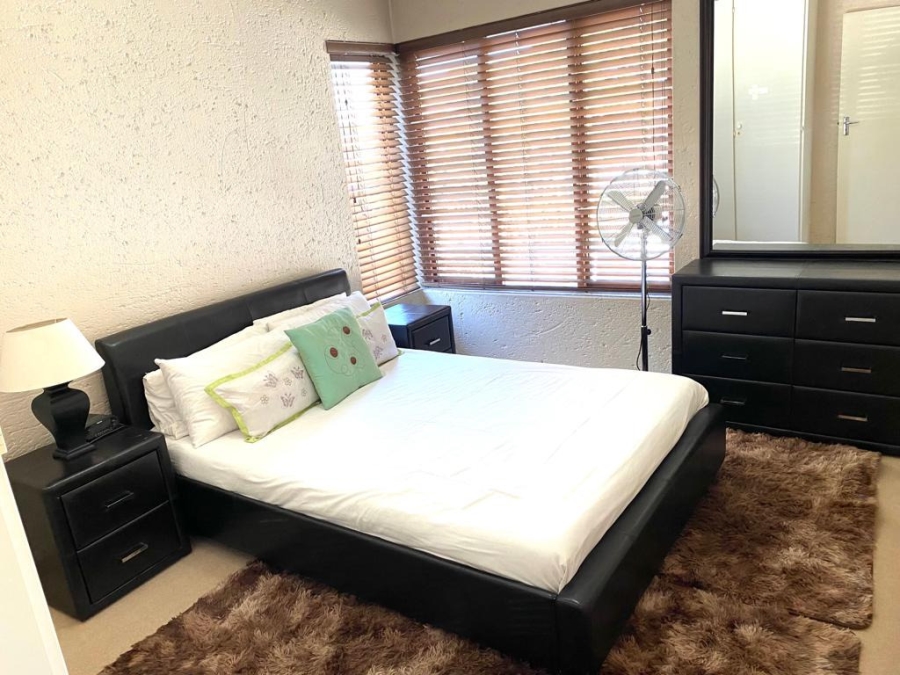 To Let 2 Bedroom Property for Rent in Sandown Gauteng