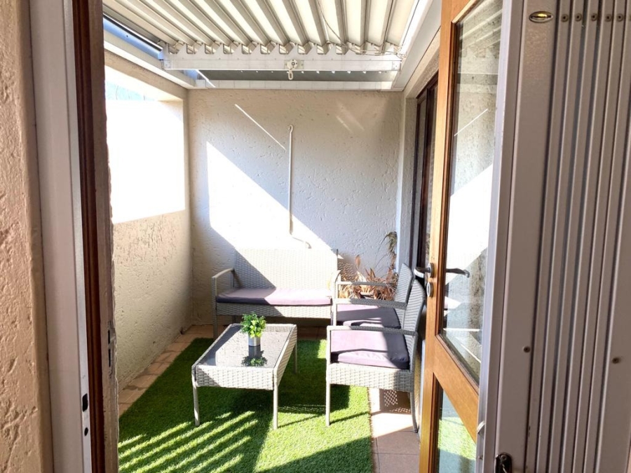 To Let 2 Bedroom Property for Rent in Sandown Gauteng