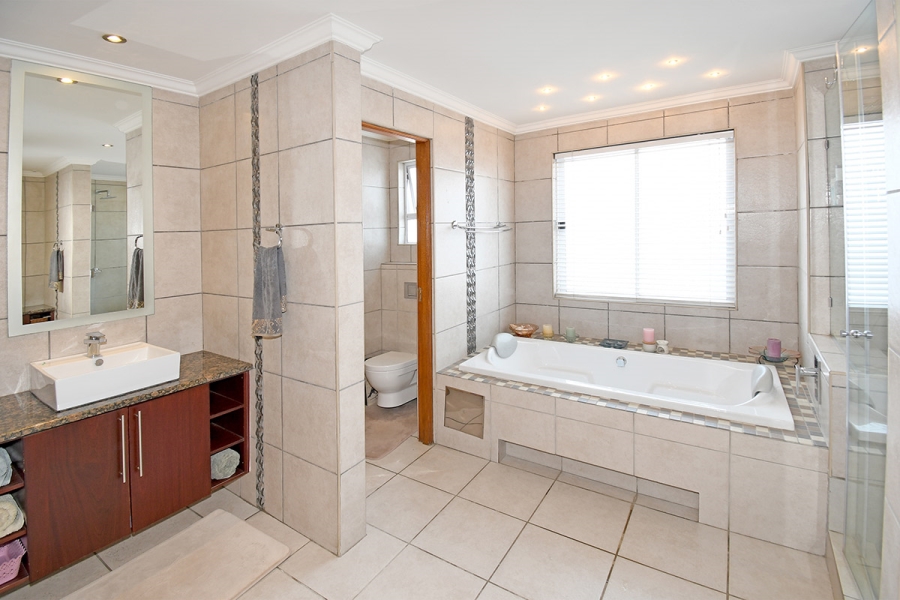 To Let 4 Bedroom Property for Rent in Beverley Gauteng