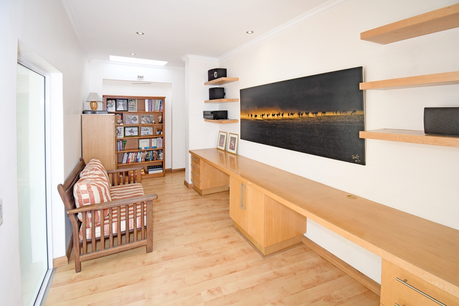 To Let 4 Bedroom Property for Rent in Beverley Gauteng