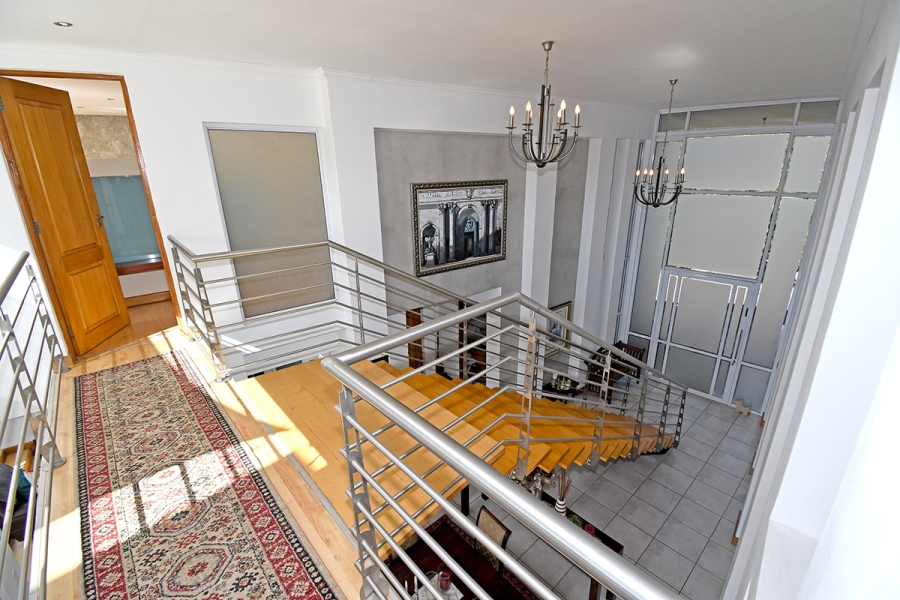 To Let 4 Bedroom Property for Rent in Beverley Gauteng
