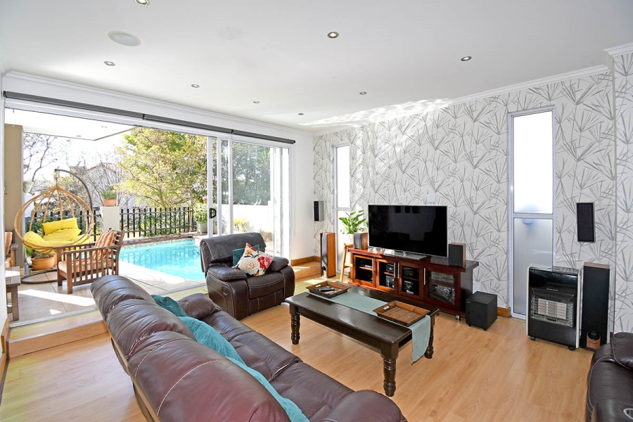 To Let 4 Bedroom Property for Rent in Beverley Gauteng