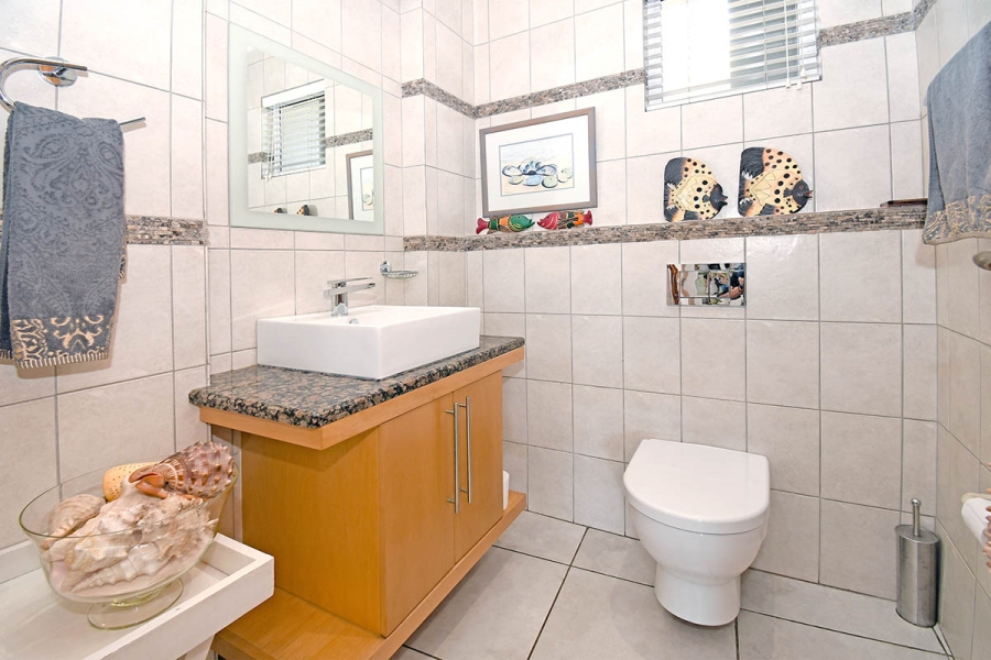 To Let 4 Bedroom Property for Rent in Beverley Gauteng