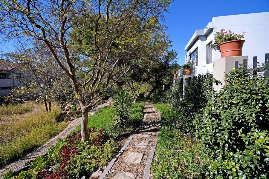 To Let 4 Bedroom Property for Rent in Beverley Gauteng