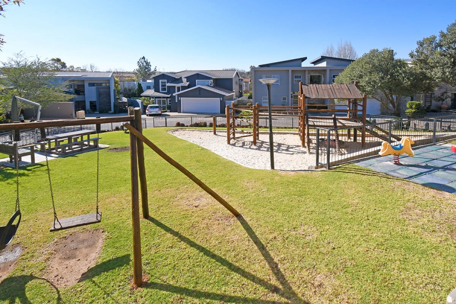 To Let 4 Bedroom Property for Rent in Beverley Gauteng