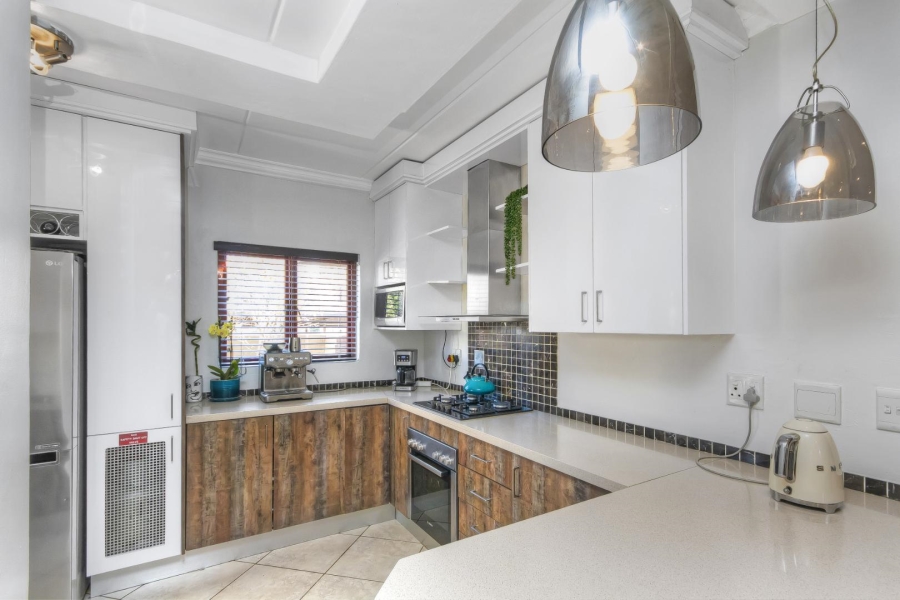 3 Bedroom Property for Sale in Crowthorne AH Gauteng