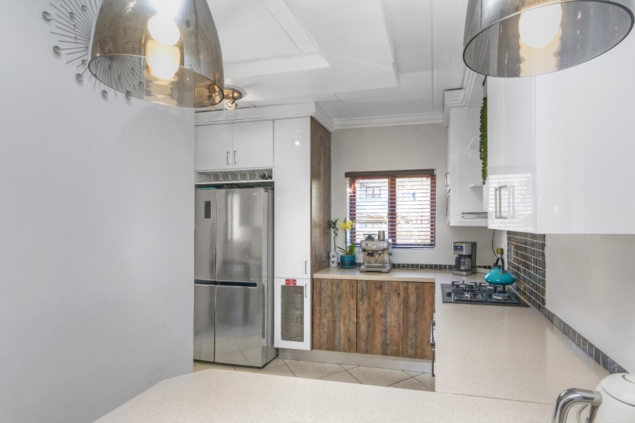 3 Bedroom Property for Sale in Crowthorne AH Gauteng