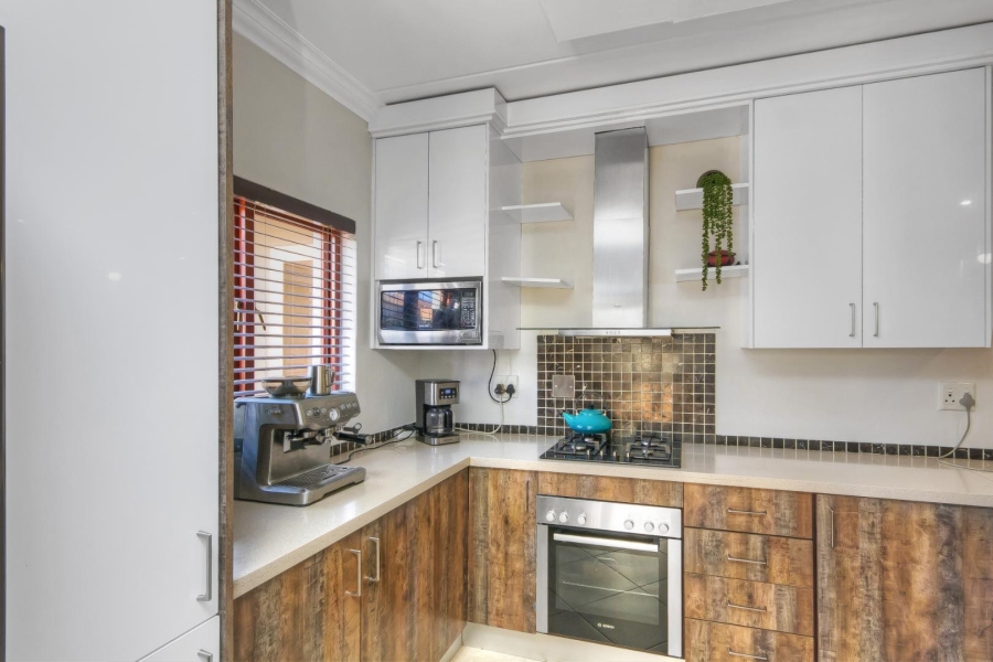 3 Bedroom Property for Sale in Crowthorne AH Gauteng