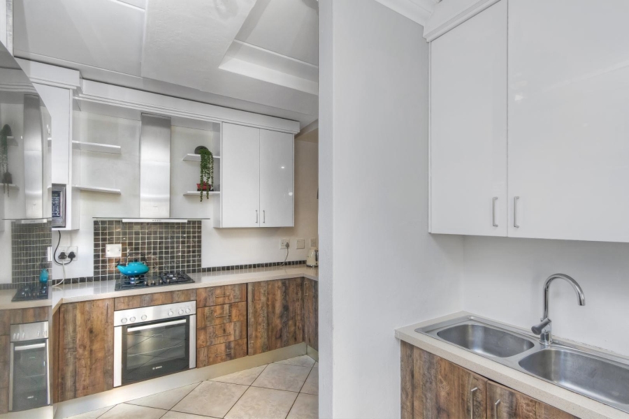 3 Bedroom Property for Sale in Crowthorne AH Gauteng
