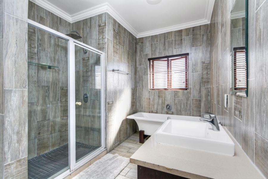 3 Bedroom Property for Sale in Crowthorne AH Gauteng