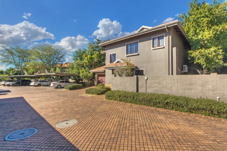 3 Bedroom Property for Sale in Crowthorne AH Gauteng