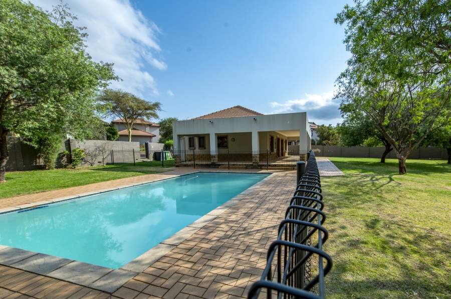 3 Bedroom Property for Sale in Crowthorne AH Gauteng