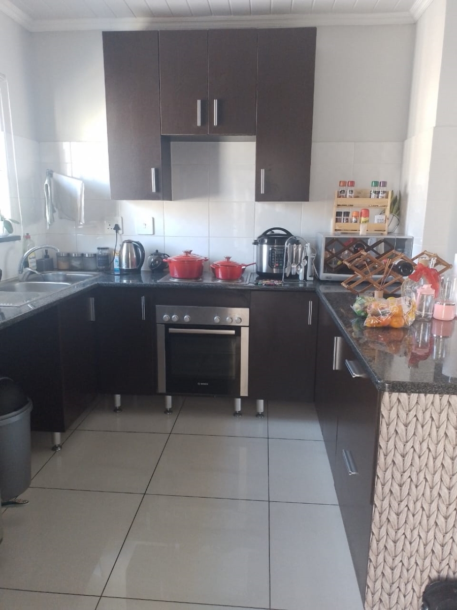 To Let 2 Bedroom Property for Rent in Noordwyk Gauteng