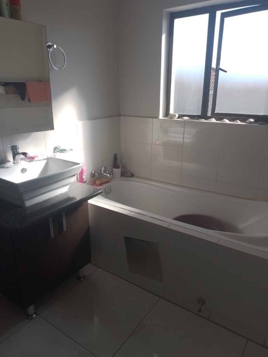 To Let 2 Bedroom Property for Rent in Noordwyk Gauteng