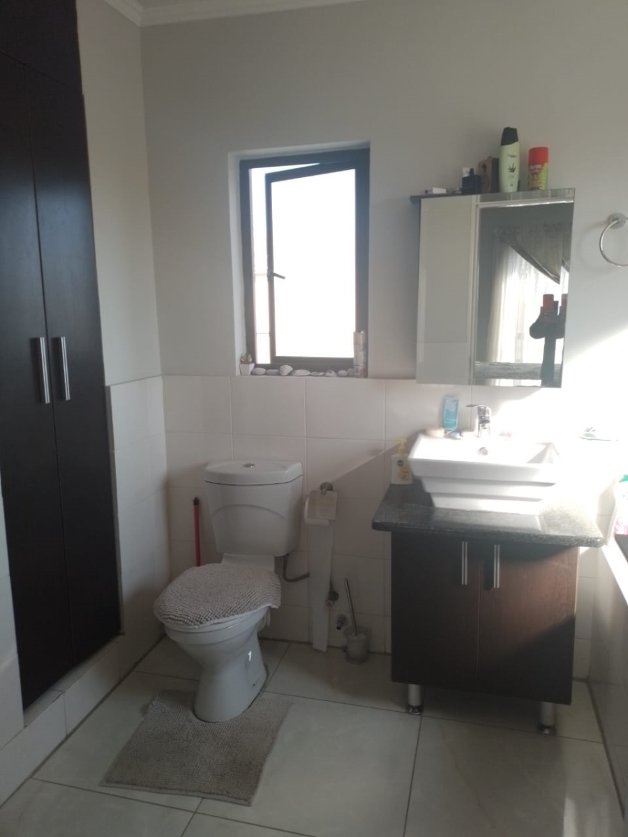 To Let 2 Bedroom Property for Rent in Noordwyk Gauteng
