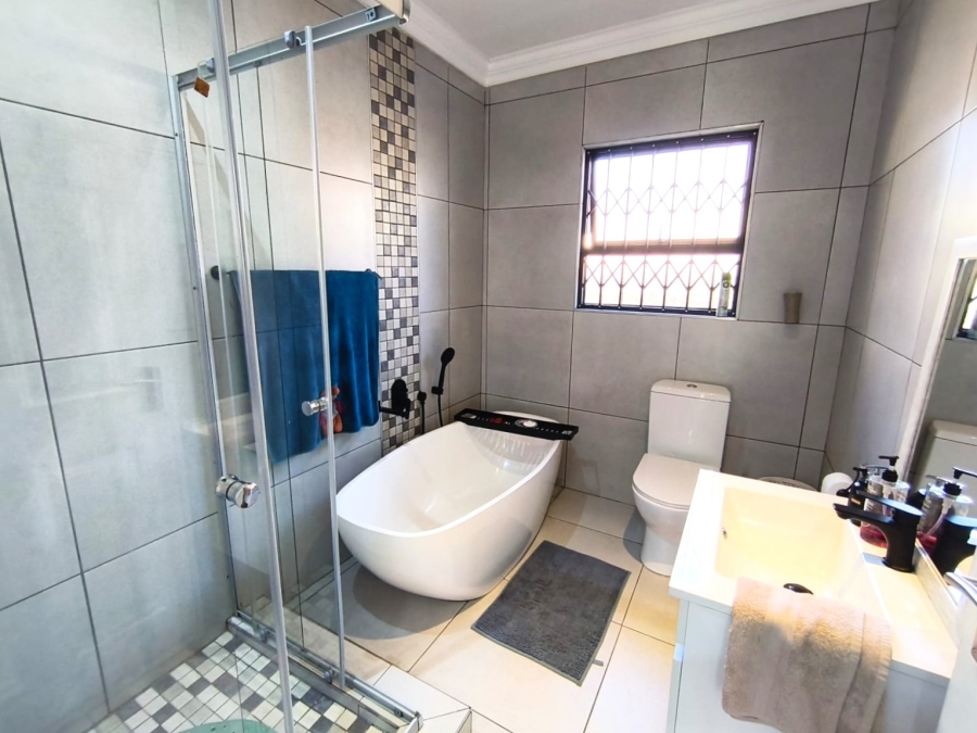 3 Bedroom Property for Sale in New Redruth Gauteng