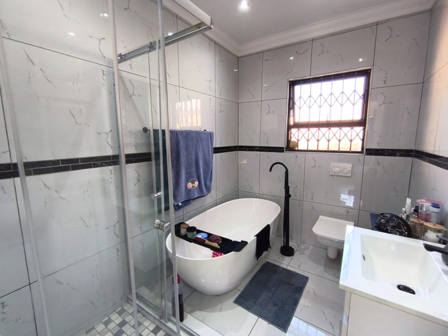 3 Bedroom Property for Sale in New Redruth Gauteng