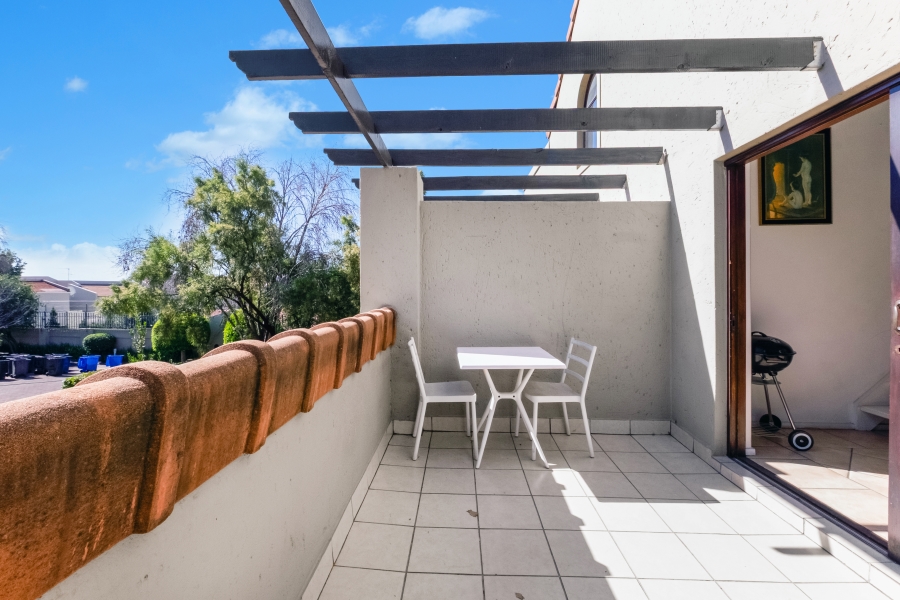 To Let 2 Bedroom Property for Rent in Sandown Gauteng