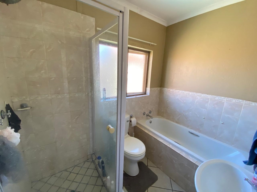 To Let 2 Bedroom Property for Rent in Mooikloof Gauteng