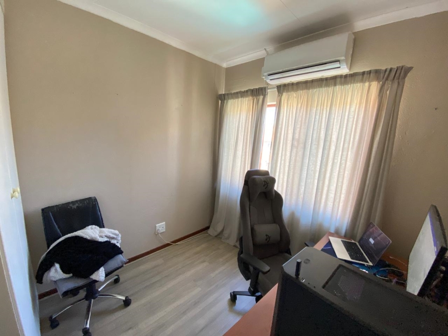 To Let 2 Bedroom Property for Rent in Mooikloof Gauteng