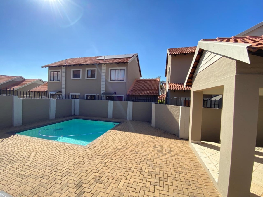 To Let 2 Bedroom Property for Rent in Mooikloof Gauteng