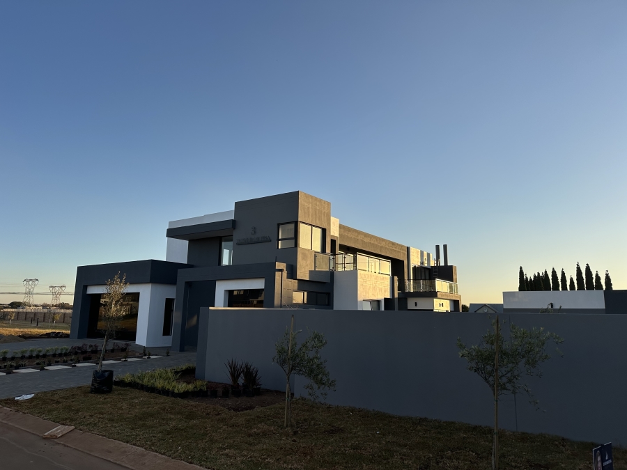 5 Bedroom Property for Sale in Midstream Heights Gauteng