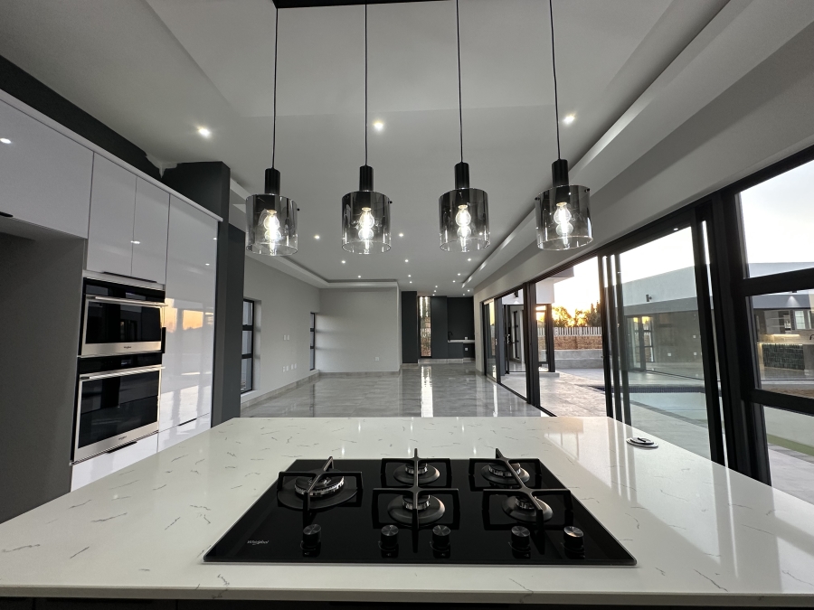 5 Bedroom Property for Sale in Midstream Heights Gauteng